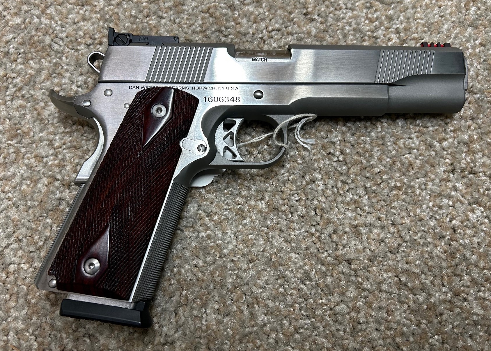 Dan_Wesson_PM-38_R.jpg