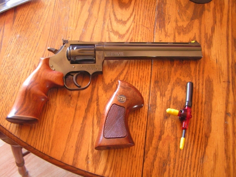 dan-wesson-new-grips.JPG