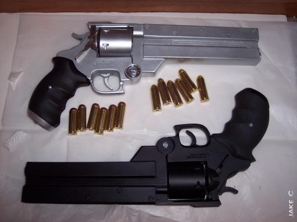 vash-guns-stainless-and-blued-toys.jpg