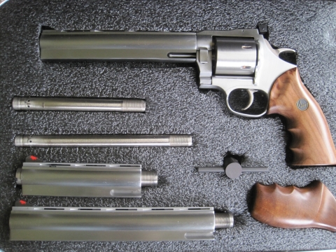 DAN-WESSON-744-UNFLUTED-PISTOL-PACK.JPG