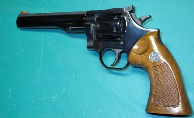 301875_02_dan_wesson_22lr_6_in_barrel_w__640-1.jpg