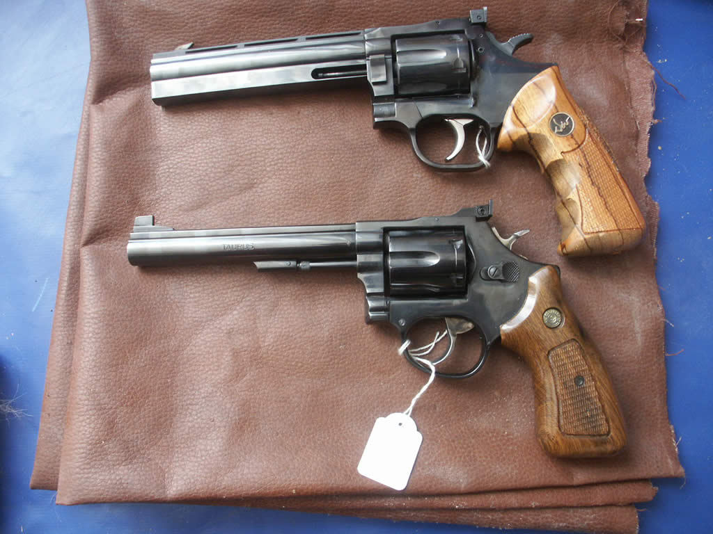 the two guns in question