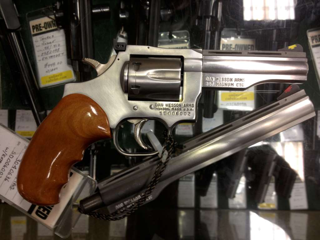 Dan-Wesson-715-full-1024.jpg
